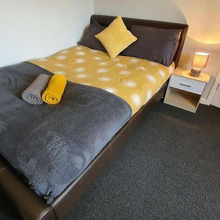 Contractors-City Centre-Parking-Sleeps 9 -Smart Tv, 2 Bathrooms! Coventry Kültér fotó