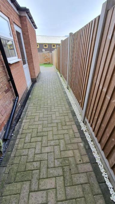 Contractors-City Centre-Parking-Sleeps 9 -Smart Tv, 2 Bathrooms! Coventry Kültér fotó