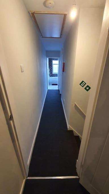 Contractors-City Centre-Parking-Sleeps 9 -Smart Tv, 2 Bathrooms! Coventry Kültér fotó