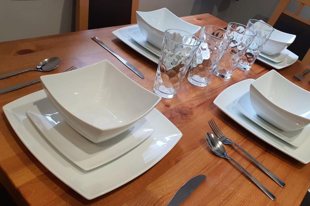 Contractors-City Centre-Parking-Sleeps 9 -Smart Tv, 2 Bathrooms! Coventry Kültér fotó