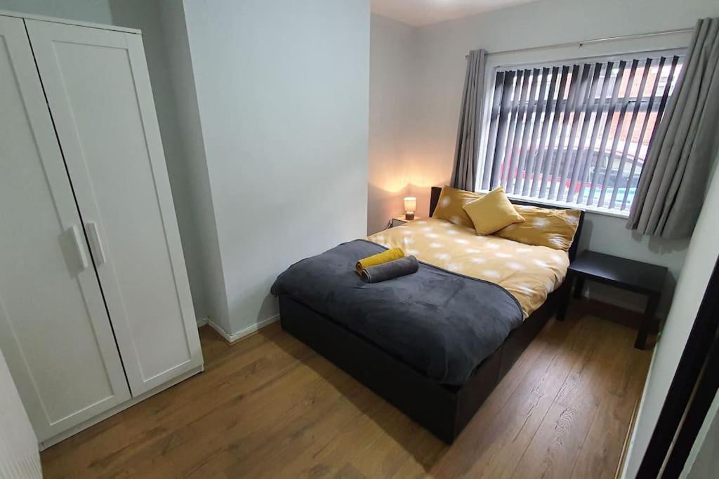 Contractors-City Centre-Parking-Sleeps 9 -Smart Tv, 2 Bathrooms! Coventry Kültér fotó