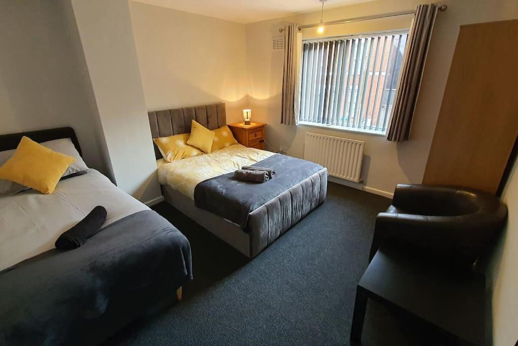 Contractors-City Centre-Parking-Sleeps 9 -Smart Tv, 2 Bathrooms! Coventry Kültér fotó