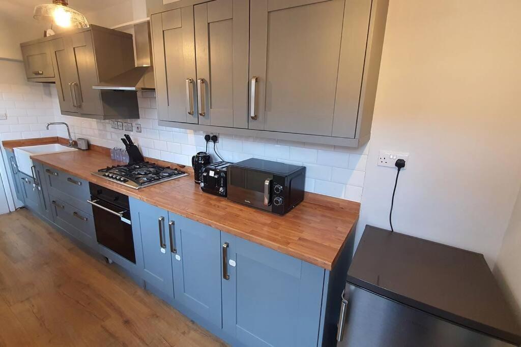 Contractors-City Centre-Parking-Sleeps 9 -Smart Tv, 2 Bathrooms! Coventry Kültér fotó