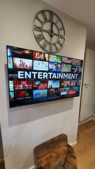 Contractors-City Centre-Parking-Sleeps 9 -Smart Tv, 2 Bathrooms! Coventry Kültér fotó